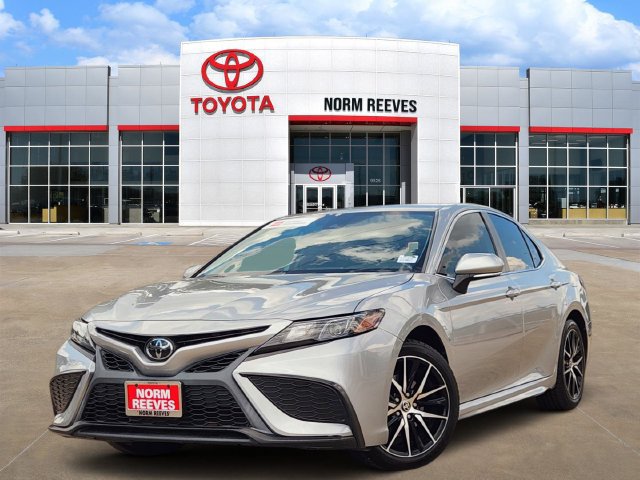 Used 2023 Toyota Camry SE FWD image 1