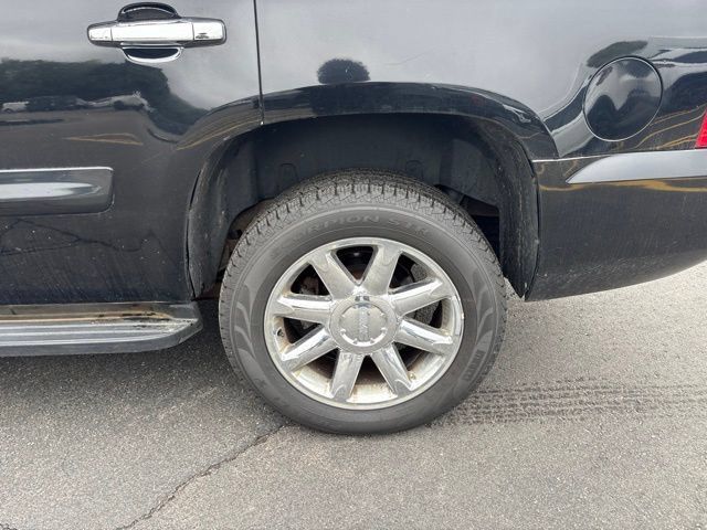 Used 2007 GMC Yukon SLT w/ SLT Preferred Equipment Group AWD/4WD image 6