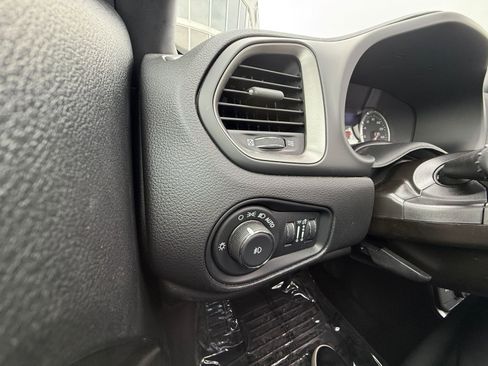 Used 2020 Jeep Renegade Altitude AWD/4WD image 25
