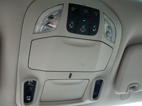 Used 2018 Chrysler Pacifica Limited image 23