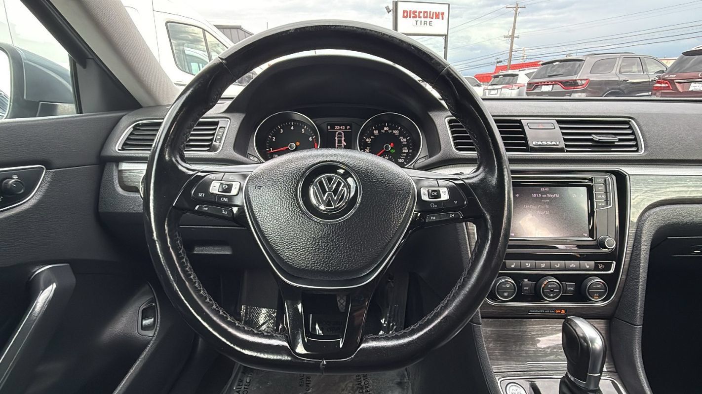Used 2018 Volkswagen Passat 2.0T SE FWD image 20