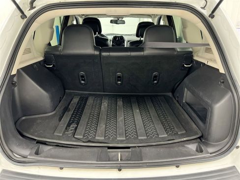 Used 2016 Jeep Compass Latitude image 21