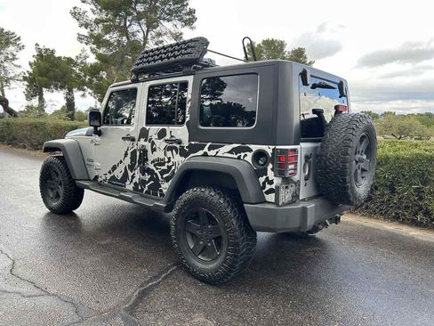 Used 2010 Jeep Wrangler Unlimited Sport image 3