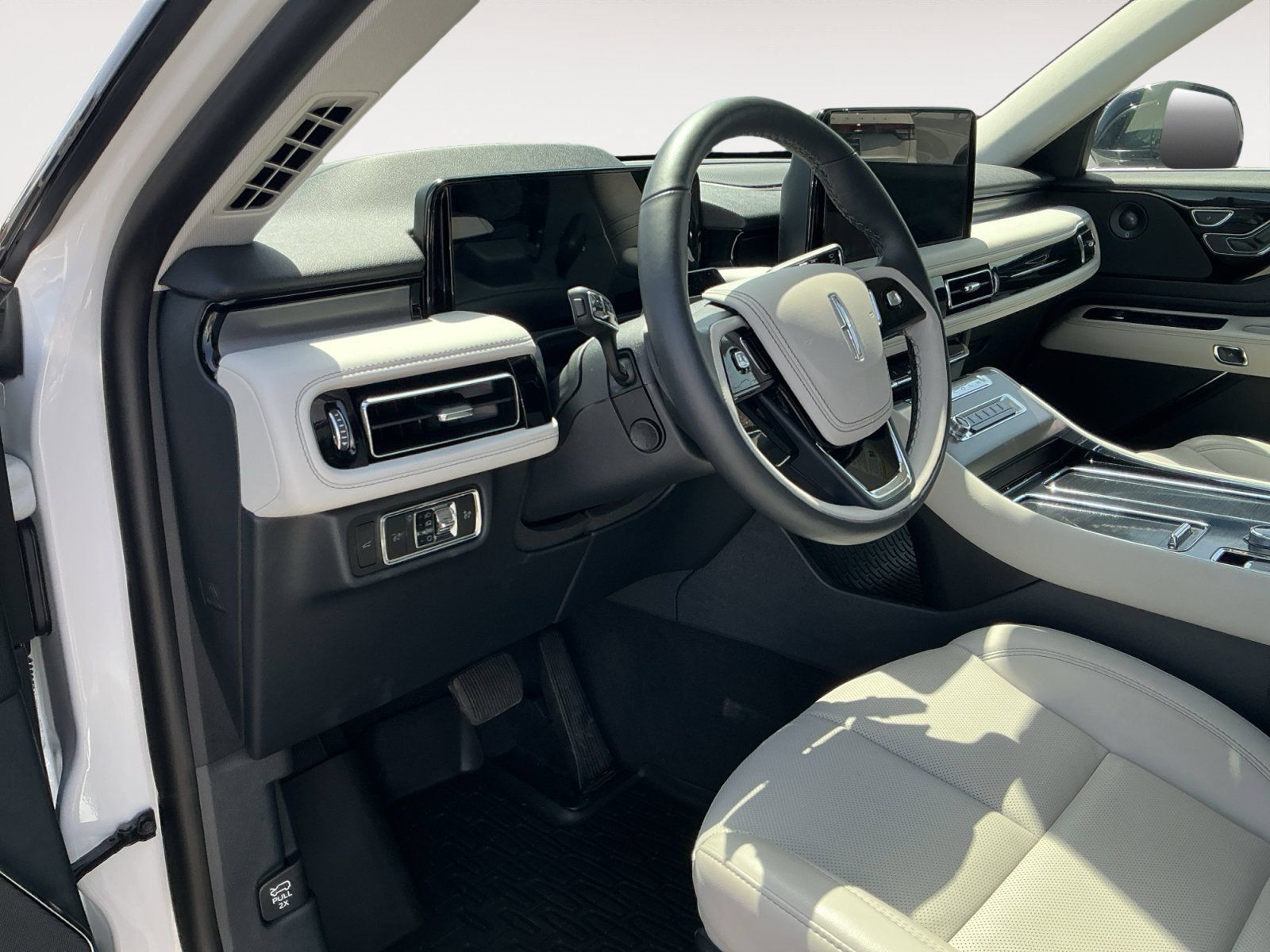 New 2026 Lincoln Aviator AWD image 10