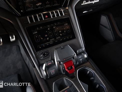 Used 2023 Lamborghini Urus Performante AWD/4WD image 28