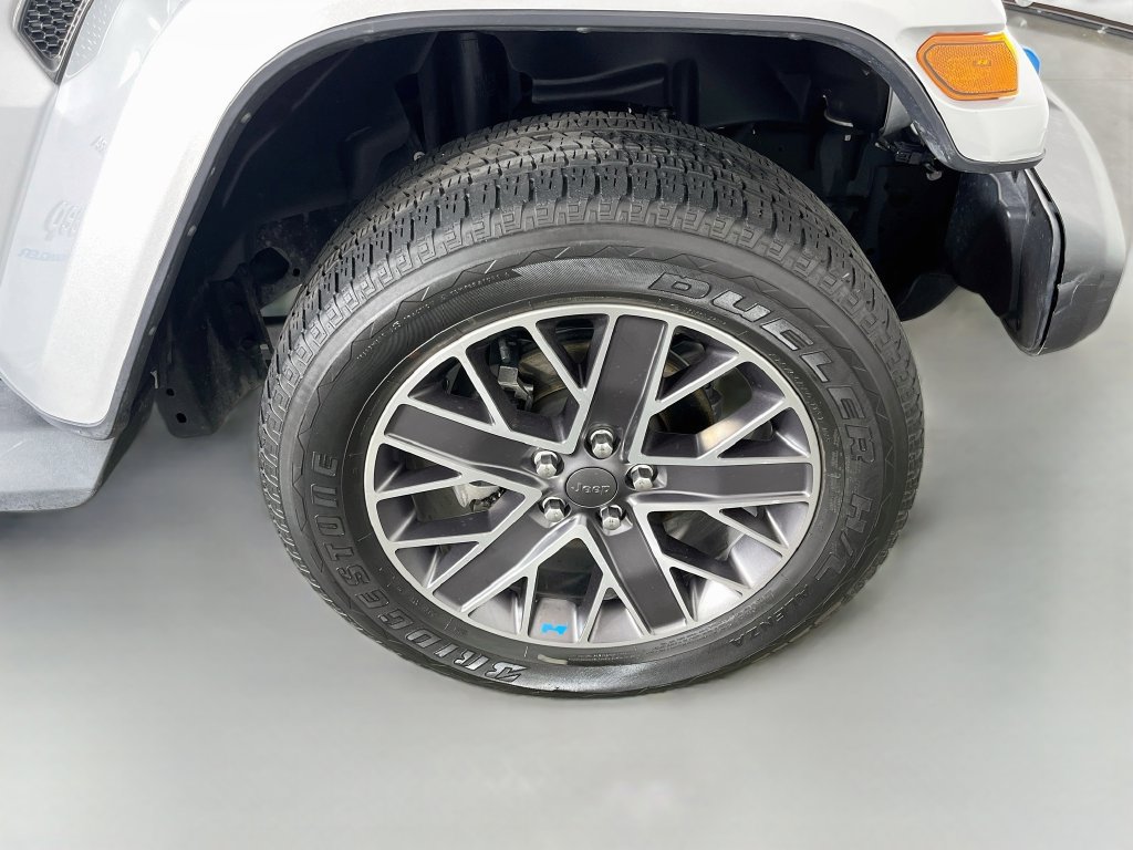 Used 2023 Jeep Wrangler Unlimited Sahara AWD/4WD image 36