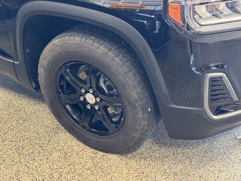 Used 2023 GMC Acadia AT4 w/ Technology Package image 4