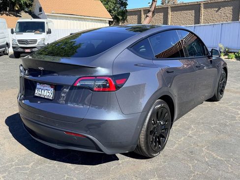 Used 2022 Tesla Model Y Performance AWD/4WD image 6