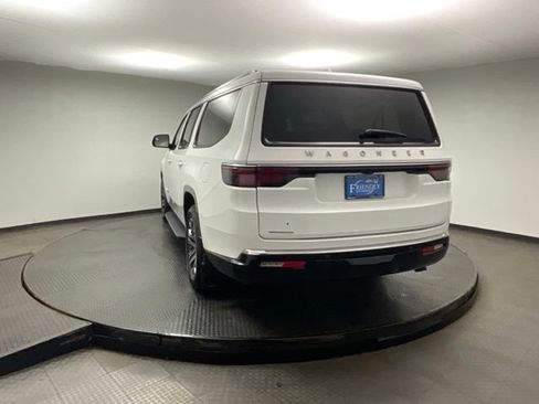 Used 2023 Jeep Wagoneer L 4WD w/ Premium Group I image 5