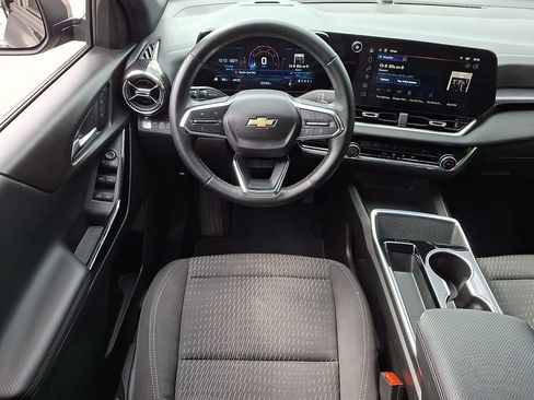 Used 2025 Chevrolet Equinox LT AWD/4WD image 11
