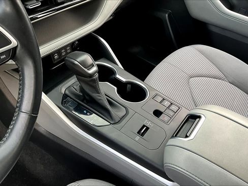 Used 2023 Toyota Highlander LE image 17