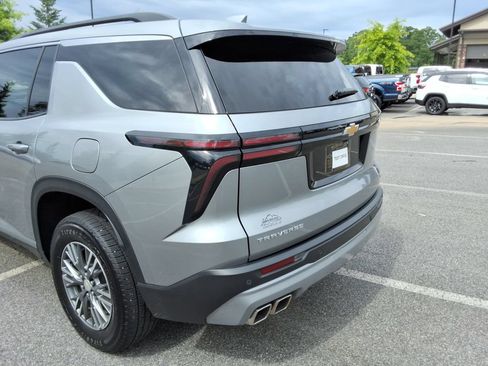 Certified 2024 Chevrolet Traverse LT FWD image 13