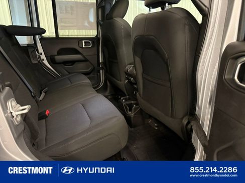 Used 2019 Jeep Wrangler Unlimited Sahara w/ Cold Weather Group AWD/4WD image 24