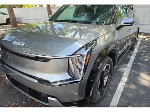 Used 2024 Kia EV9 Land AWD/4WD image 1