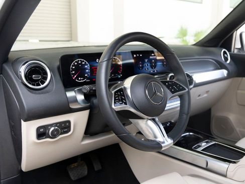Used 2026 Mercedes-Benz GLB 250 image 15