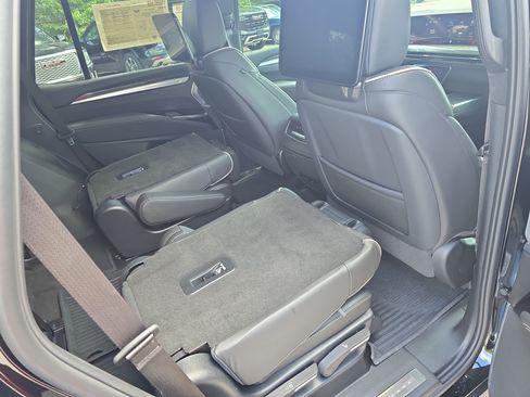 Used 2025 Cadillac Escalade V AWD/4WD image 11
