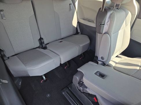 Used 2024 Toyota Sienna LE FWD image 6