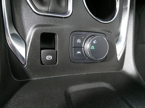 Used 2023 Chevrolet Traverse LT FWD image 29
