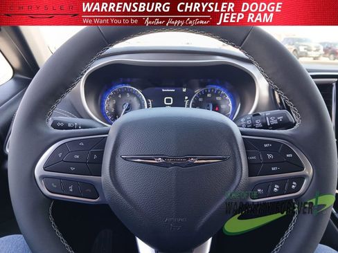 New 2026 Chrysler Pacifica Select image 20