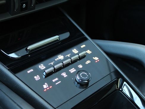 Certified 2024 Porsche Cayenne image 21