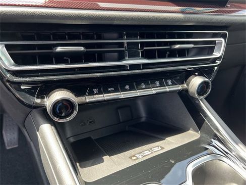 Certified 2024 Chevrolet Traverse Z71 w/ LPO, Floor Liner Package image 16