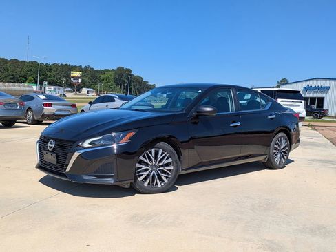 Used 2025 Nissan Altima 2.5 SV FWD image 4