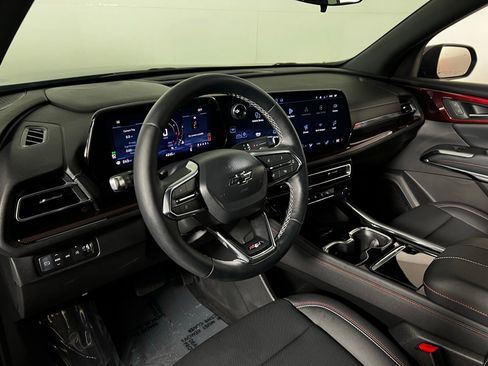 Used 2025 Chevrolet Traverse Z71 image 12