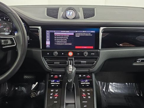 Certified 2026 Porsche Macan AWD/4WD image 16