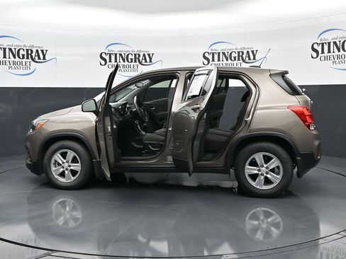 Used 2021 Chevrolet Trax LS w/ Tint and Cruise Package image 28