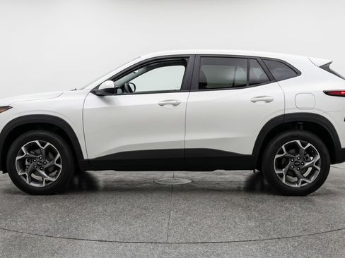 Used 2025 Chevrolet Trax LT FWD image 5