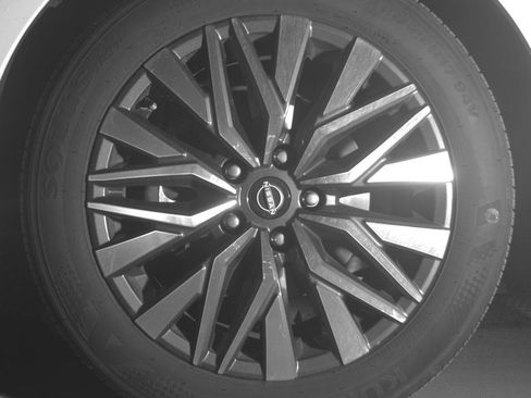 Used 2025 Nissan Altima 2.5 SV FWD image 12
