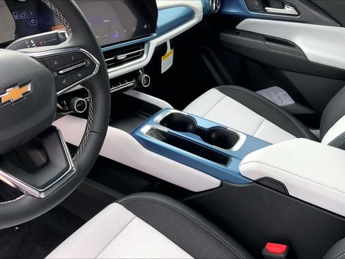 New 2026 Chevrolet Equinox EV LT FWD image 8