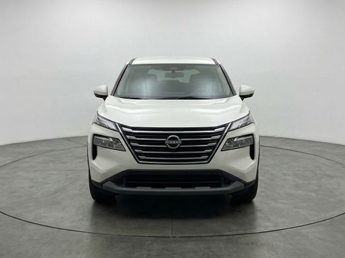 Used 2025 Nissan Rogue SV image 2