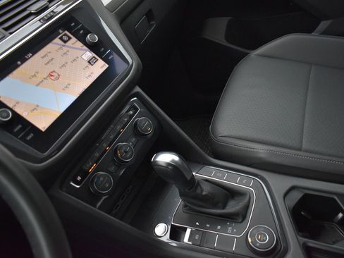 Used 2020 Volkswagen Tiguan SEL image 26