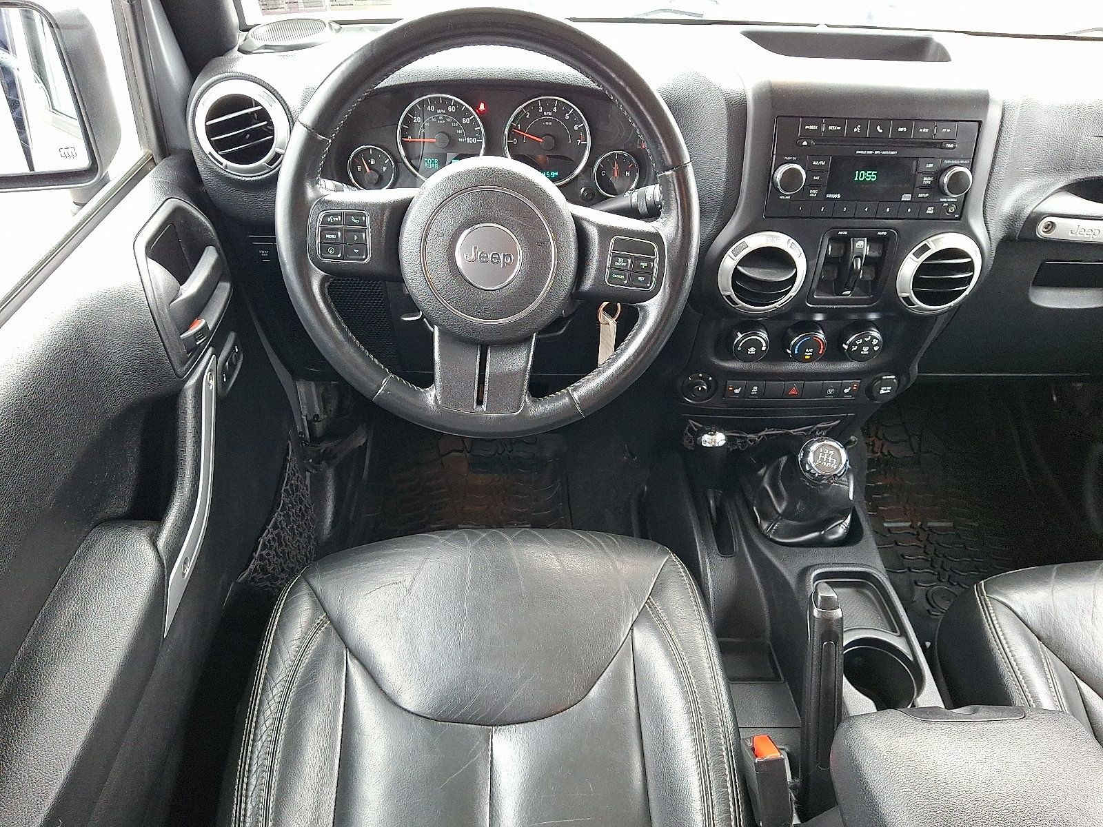 Used 2016 Jeep Wrangler Unlimited Rubicon w/ Connectivity Group AWD/4WD image 11
