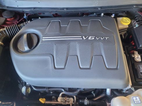 Used 2019 Jeep Cherokee Trailhawk AWD/4WD image 30
