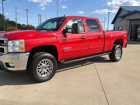 Used 2011 Chevrolet Silverado 2500 LT w/ Interior Plus Package AWD/4WD image 8