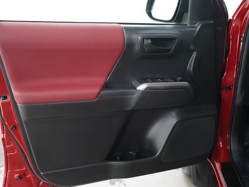 Used 2022 Toyota Tacoma SR5 AWD/4WD image 21