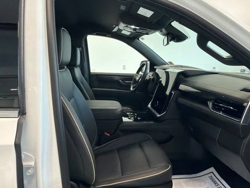 Used 2025 GMC Yukon Elevation w/ LPO, Elevation Black Package AWD/4WD image 39
