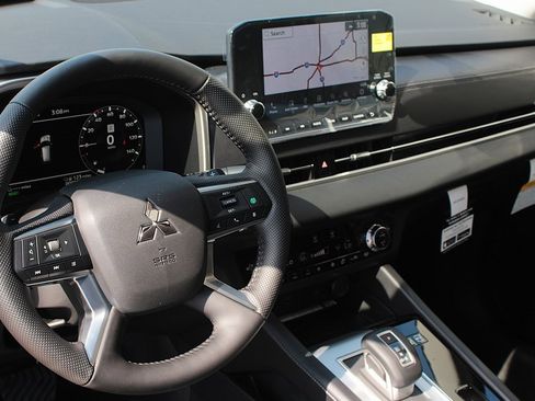 New 2025 Mitsubishi Outlander SEL image 4