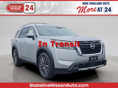 New 2025 Nissan Pathfinder SL w/ SL Premium Package
