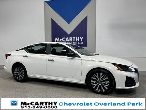 Used 2025 Nissan Altima 2.5 SV image 3