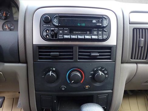 Used 2004 Jeep Grand Cherokee Laredo w/ Convenience Group AWD/4WD image 9