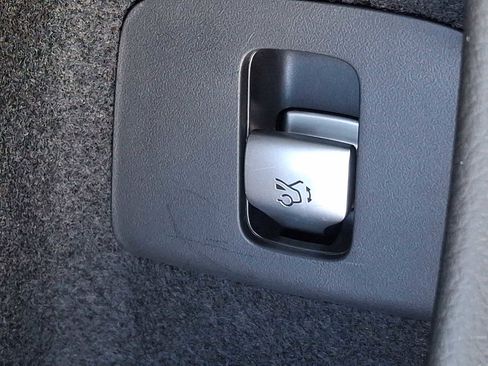 Used 2026 Mercedes-Benz E 350 4MATIC Sedan image 23