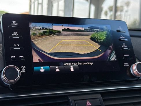 Used 2018 Honda Accord Sport image 19