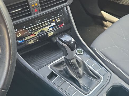 Used 2025 Volkswagen Jetta Sport FWD image 16