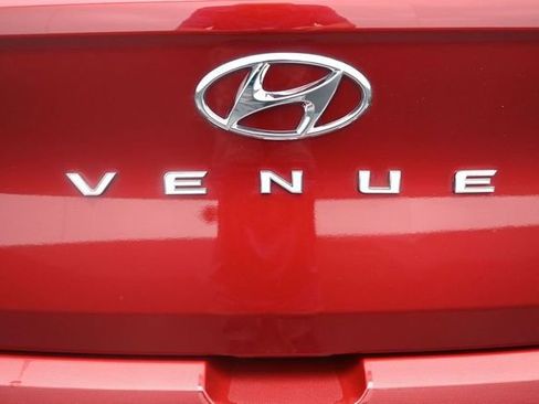 Used 2024 Hyundai Venue Limited FWD image 10