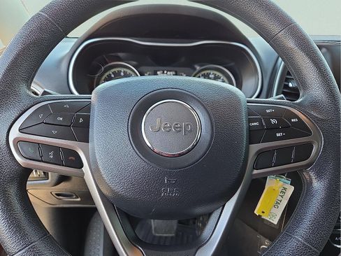 Used 2019 Jeep Cherokee Latitude w/ Popular Appearance Group image 24