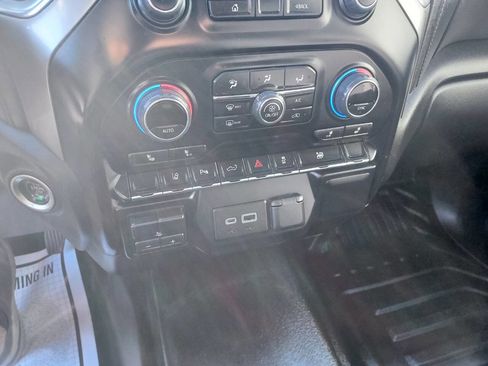 Used 2022 Chevrolet Silverado 2500 LT w/ Convenience Package image 11