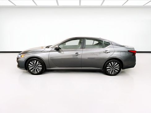 Used 2025 Nissan Altima 2.5 SV FWD image 21